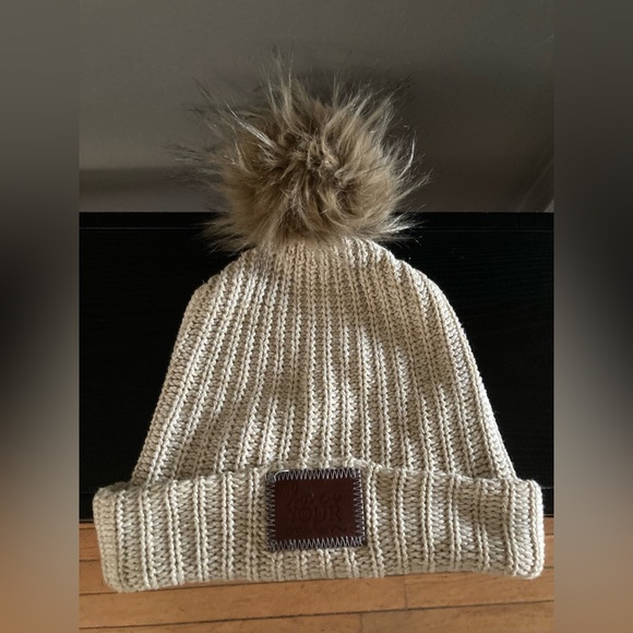 In Excellent Condition! LOVE YOUR MELON Hat - Picture 3 of 8